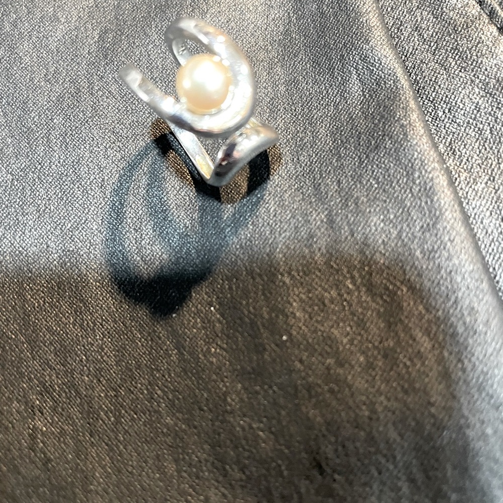 Beautiful pearl and nickel plated ring